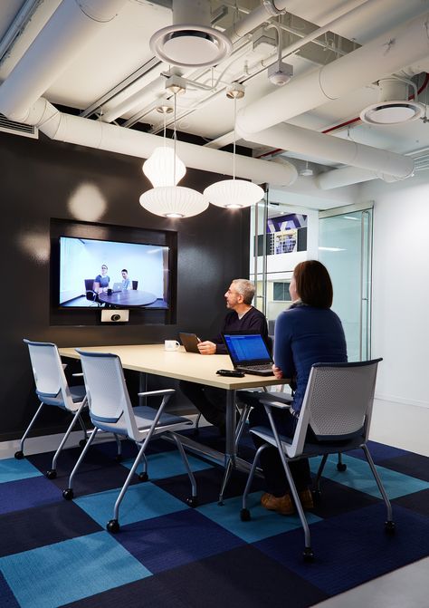 Avant Offices – Chicago Small Meeting Room Office, Small Meeting Room, Office Open Plan, Small Office Design Interior, Meeting Room Design, Startup Office, Design Studio Office, Casual Meeting, Office Meeting Room