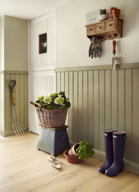 Tongue & groove panelled hallway www.easipanel.co.uk Classic Panelling, Lambriseringen Gang, Cottage Hallway, Hallway Panelling, Wainscoting Hallway, Painted Wainscoting, Wainscoting Bedroom, Tongue And Groove Walls, Wainscoting Styles