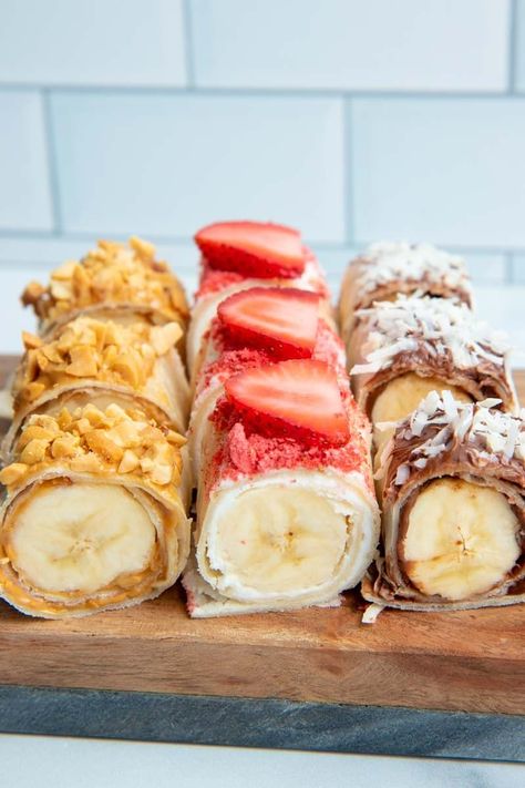 Banana Sushi Rolls, Rainbow Fruit Kabobs, Fruit Sushi, Banana Sushi, Sushi Ingredients, Dessert Sushi, Fruit Snack, Dried Strawberries, Sushi Recipes