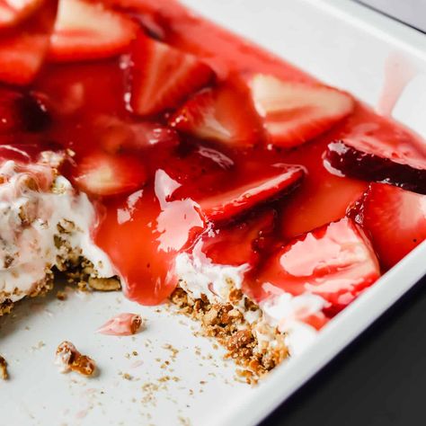 Strawberry Pretzel Salad (NO Jello!) - Nora Cooks Strawberry Pretzel Jello Salad, Dairy Free Deserts, Strawberry Pretzel Dessert, Pretzel Desserts, Strawberry Pretzel Salad, Side Salad Recipes, Pretzel Salad, Strawberry Pretzel, Pretzel Crust