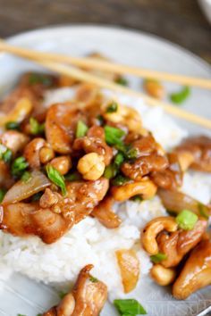 Easy Cashew Chicken Recipe, Easy Cashew Chicken, Chicken Asian, Chicken Chinese, Cashew Chicken Recipe, Chicken Sauce Recipes, Chinese Dinner, Mom On Timeout, Chicken Mom