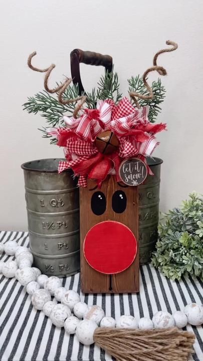 Wooden Reindeer Diy 2x4, 2 X4 Christmas Tree, Reindeer 2x4 Crafts, Wooden Holiday Crafts Diy Projects, 2x4 Reindeer Diy, Reindeer Wooden Crafts, 2x4 Reindeer Christmas Decor, Wooden Block Reindeer, Wooden Raindeer Crafts Diy