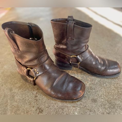 Frye Men’s Size 10 Brown Vintage Motorcyle Boots In Beautifully Worn Condition! Brand New Vibram Soles On Both Boots. Right Boot Is Missing The Boot Strap On The Top Left Shaft, See Photo, But Is Still An Absolute Pleasure To Slip On One’s Foot With Ease. Great For Street Riding & Rough Country Roads Or Just Walking City Sidewalks With Style. Sold As-Is, No Returns. Thank You! Harness Boots Men, Boots Men Outfit, Walking City, Men’s Boots, Boot Straps, Harness Boots, Mens Leather Boots, Vintage Boots, Frye Shoes