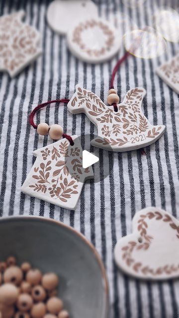 Dry Clay Ornaments, House Arrangement, Air Dry Clay Ornaments, Shayda Campbell, Salt Dough Christmas Ornaments, Clay Christmas Decorations, Easy Holidays Crafts, Diy Air Dry Clay, Diy Christmas Ornament