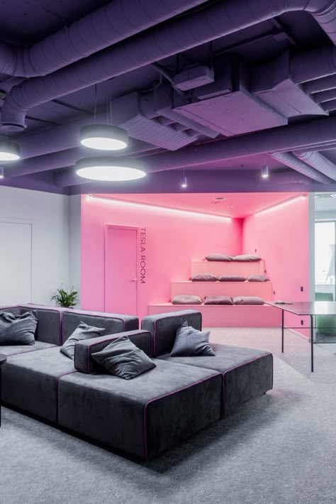 CloudCall Offices - Minsk - 3 Purple Interior Design Office, Houdini Aesthetic, Podcast Room Design, Grey Office Ideas, Purple Architecture, Office Purple, Dance Studio Design, Purple Office, Cool Office Space