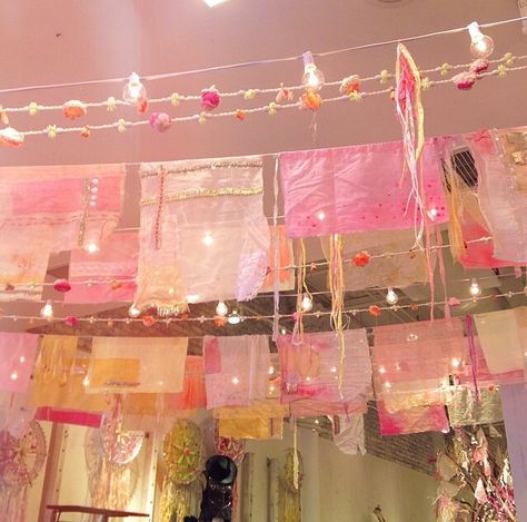 Free People store decor Free People Store Display, Free People Display, Room Garland, Decoration Vitrine, Trendy Plants, Fancy Nancy, Bedroom Plants, Room With Plants, The Ceiling