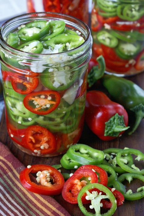 These refrigerator pickled jalapenos are excellent. Quick and easy no canning needed. they will keep in your refrigerator for several months. Refrigerator Jalapeños, Pickled Jalapeno Recipe, Pickled Vegetables Recipe, Pickled Jalapeno Peppers, Vegetable Cooking, Pickled Jalapenos, Pickled Peppers, Pickle Recipes, Canned Foods