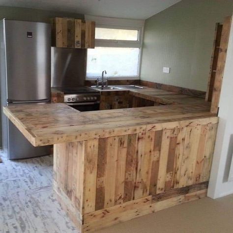 Wooden Pallet Kitchen Ideas, Pallet Kitchen Cabinets, Kitchen Furniture Storage, Pallet Kitchen, Interior Boho, Kitchen Cabinets And Countertops, Pallet Projects Furniture, Wooden Pallet Furniture, Decor Ikea