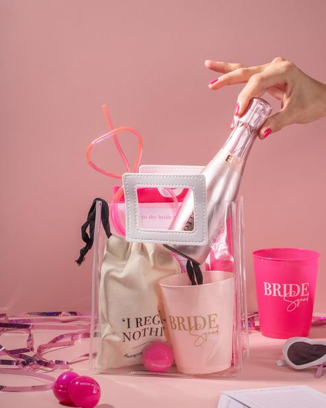 SPOIL THE SQUAD 🔥💗 …by filling our cute Clear PVC Hen Party Gift Bags with our EPIC selection of favours & gifts! 🙌🏼 SWIPE 👉🏼 for ideas on what to fill it with! Spa Day Bachelorette Party Favors, Hens Party Favour Bags, Hen Party Party Bags, Hen Do Goody Bags, Bridesmaids Gift Bags, Hen Do Gift Bag Ideas, Hen Do Gift Bags, Hen Party Gift Bags, Disco Ball Cups