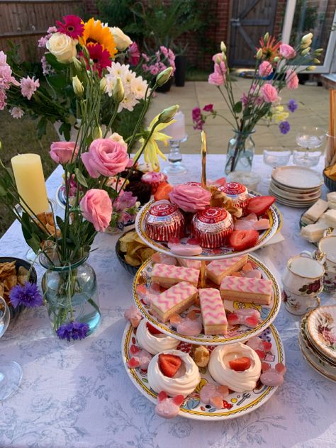 Pink Afternoon Tea Party, Tea Party Victorian, Pink Tea Party Food, Tea Party Butterfly, English Tea Birthday Party, Turkish Tea Party, 30th Tea Party, Indoor Garden Tea Party, Pink Garden Party Decorations