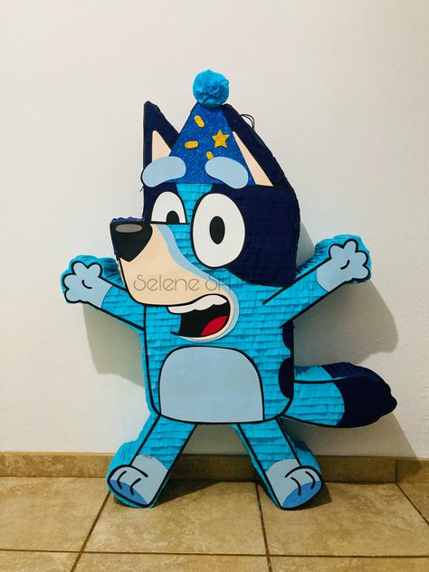 Bluey Themed Pinata, Bluey Birthday Pinata, Bluey Pinata Ideas, Bluey Piñata, Bluey Pinata, Fiesta Bluey, Birthday Pinata, Bluey Party, Farm Themed Birthday Party