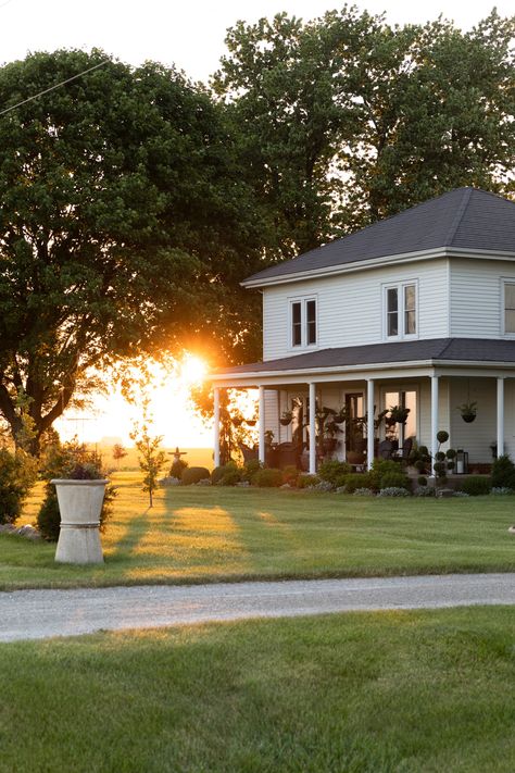 Farmhouse Kitchen Renovation, House With Land, Farmhouse Renovation, Farm Lifestyle, Future Farms, Country Lifestyle, Old Farm Houses, Farms Living, Old Farmhouse