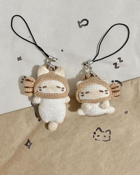 Loafy | My children are Eeeping and dreaming about eating taiyaki 😖✨ Heyy lol :p I know I’m always saying I’m back but then disappear for like… | Instagram Cute Crochet Gift Ideas, Knit Keychain, Cat Cute Art, Yarn Aesthetic, Reply To Comments, Yarn Texture, Yarn Projects Crochet, Please Be Patient With Me, Busy Girl