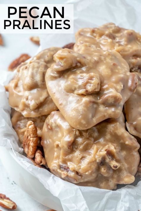 Praline Candy, Pecan Pie Cake, Candied Pecans Recipe, Praline Recipe, Xmas Baking, Easy Candy Recipes, Turtle Cookies, Pecan Pralines, Candy Recipes Homemade