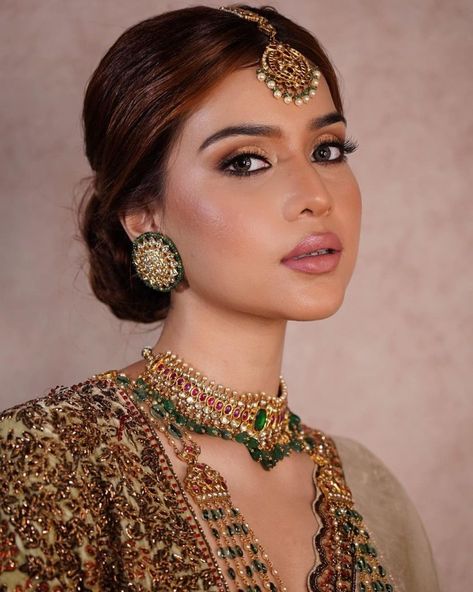 Dewy vs Matte – Which Makeup Look is Perfect for Your Skin? Dewy Indian Bridal Makeup, Which Makeup, Latest Bridal Makeup, Dewy Look, Different Skin Types, Indian Wedding Makeup, Light Makeup Looks, Dewy Makeup, Matte Makeup