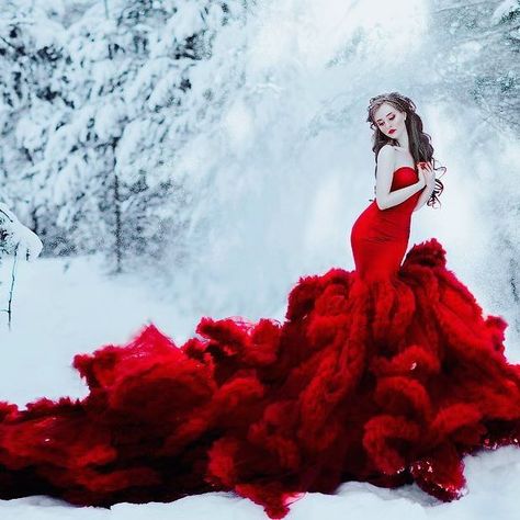 This stylish portrait is right out of the pages of an winter fairytale! Photo by Svetlana Belyaeva. #christmas #red #winter #frozen #bride #snow #whitechristmas #praisewedding Snow Photoshoot, Fairytale Photography, Winter Photoshoot, Fantasy Photography, Red Gowns, Red Wedding, Fantasy Fashion, The Snow, Pretty Dresses