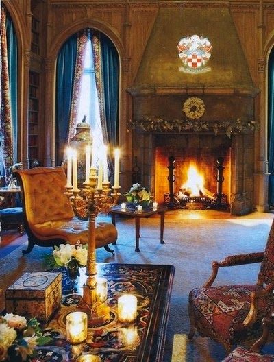 Eye For Design: Decorating In The Gothic Revival Style Ravenclaw Common Room, English Country Manor, Country Chic Decor, English Country Style, English Manor, English Country House, English Cottage, A Living Room, Home Photo