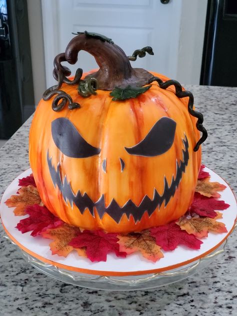 Pumpkin Cakes Halloween, Jackolantern Cake Ideas, Jack O Lantern Cake Ideas, Simple Halloween Cake Ideas, Souper Halloween, Pumpkin Bake, Illusion Cake, Magic Cakes, Traditional German Desserts