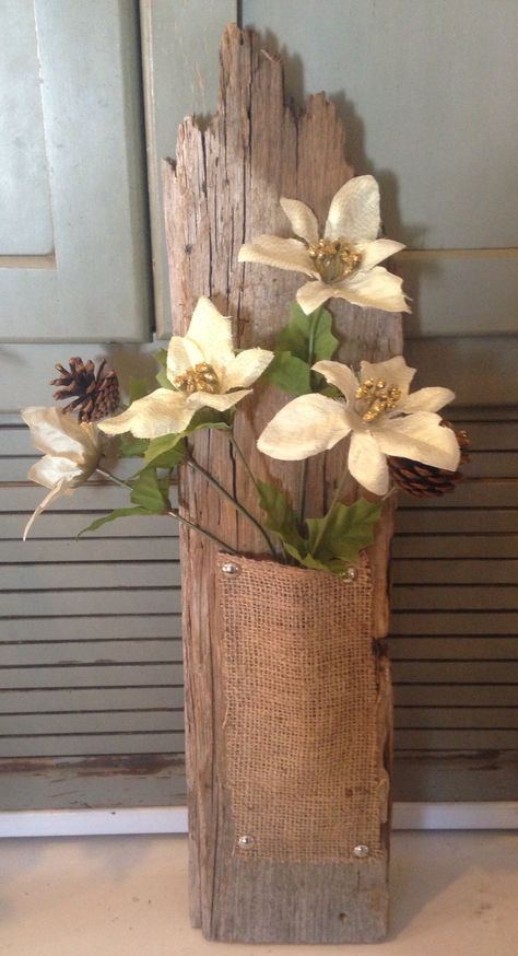 Distressed Decor Ideas, Barnwood Ideas Projects, Barnboard Projects, Barnwood Crafts, Barnwood Decor, Barnwood Projects, Barnwood Ideas, Dekoratívne Vence, Gubahan Bunga