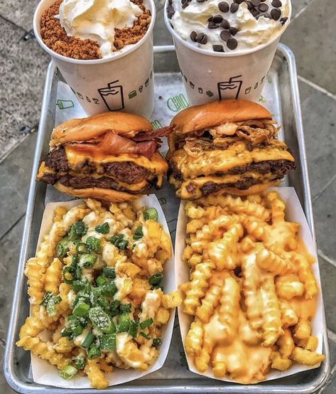 Shake Shack Shake Shack, Läcker Mat, Deilig Mat, Food Goals, Unhealthy Food, Food Platters, Milkshakes, Food Obsession, Cafe Food