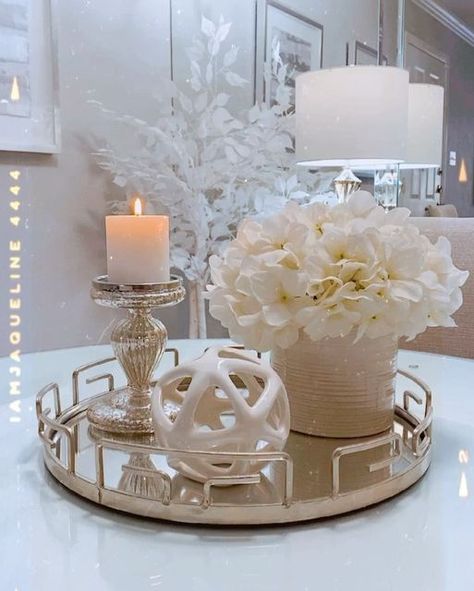 Living Room Table Centerpiece Ideas, Decor For Round Coffee Table, Living Room Coffee Table Decor Ideas, Decorative Tray Ideas Living Room, Living Room Centerpiece Ideas, Living Room Table Decor Centerpieces, Living Room Tray Decor, Ottoman Tray Decor Ideas, Side Table Decorations