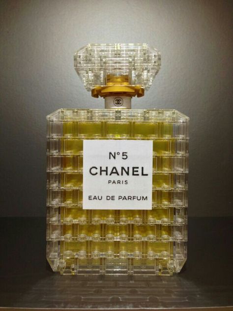 Lego Chanel No.5 Chanel Perfume Bottle, Easy Lego Creations, Chanel 5, Gif Ideas, Dior Perfume, Bath And Body Works Perfume, Chanel Perfume, Chanel No 5, Chanel Beauty