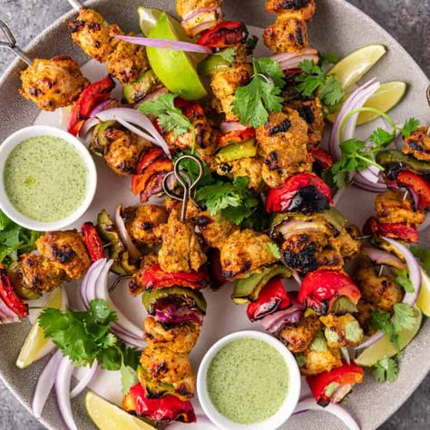 Chicken With Peppers And Onions, Chicken Tikka Kebab, Chicken With Peppers, Vegetable Kebabs, Yogurt Marinated Chicken, Grilling Kabobs, Indian Chicken Recipes, Beef Kabobs, Skewer Recipes