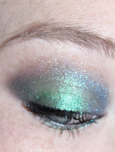 Green Iridescent Makeup, Ocean Themed Makeup, Ocean Inspired Makeup, Tiffany Blue Makeup, Blue And Green Eyeshadow Looks, Green And Blue Eyeshadow Looks, Turquoise Makeup Looks, Ocean Makeup Looks, Ocean Eyeshadow