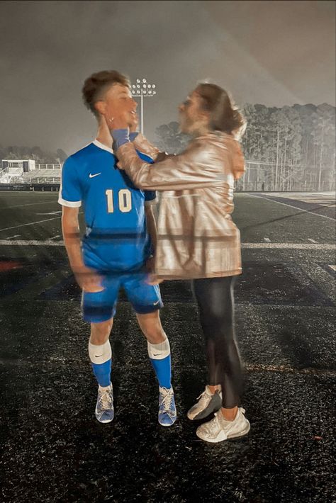 Soccer Boyfriend And Girlfriend, Soccer Boyfriend Relationship Goals, Soccer Relationship Aesthetic, Soccer And Dance Couples, Soccer Boyfriend Pictures, Soccer Girlfriend Relationships, Soccer Couples Goals, Soccer And Cheerleader Couple, Couple Goal Soccer