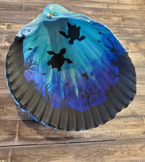 Sea Shell Turtle Craft, Painting Ideas On Seashells, Turtle Shell Painting, Shells Painting Ideas, Painting On A Seashell, Shell Turtle Craft, How To Paint A Seashell, Shells Painting Acrylic, Inside Shell Painting