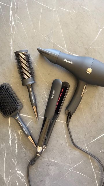 Hair Tools Aesthetic, Hair Care Aesthetic, Hair Equipment, Hair Salon Pictures, Hair Saloon, Hair Salon Tools, Blowdry Styles, Hairstylist Quotes, Salon Pictures