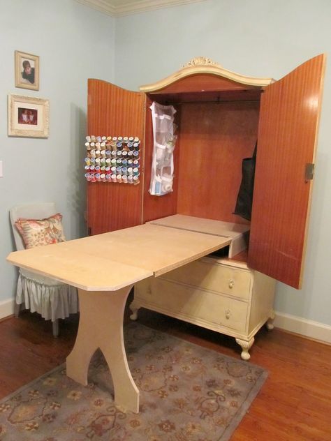 DIY sewing cabinet!!!! Sewing Closet, Old Entertainment Centers, Craft Cabinet, Sewing Cabinet, Ideas Para Organizar, Diy Casa, Sewing Rooms, Craft Room Organization, Sewing Table