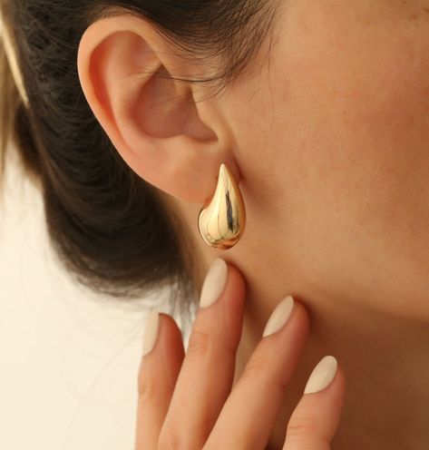 ⭐ Premium Quality Material: Made from hypoallergenic stainless steel coated with 18K gold for a luxurious finish. ⭐ Sold as a PAIR ⭐ Elegant Teardrop Design: Featuring a sleek and sophisticated teardrop shape measuring 31mm by 17mm, these earrings exude timeless elegance. ⭐ Lightweight and Comfortable: Despite their size, these earrin...#and #of #Gold #A #Style #Prestige #Jewelry #JewelryDesign #of #The #Timeless #Gemstone #Elegance #Symbol #Allure #JewelryLovers #Accessories #HandmadeJewelry Tear Drop Earrings Outfit, Drop Earrings Outfit, Thigh Jewelry, Latina Jewelry, Gold Teardrop Earrings, Teardrop Hoop Earrings, Dream Wishlist, Tear Drop Earrings, Gold Earrings For Women