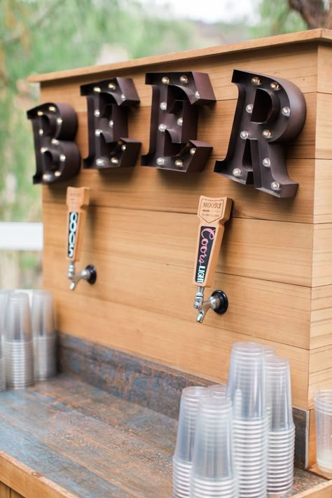 Beer Truck Wedding, Self Service Bar Wedding, Diy Beer Bar Wedding, Beer And Wine Wedding Bar, Wedding Beer Tap, Wedding Drinks Station, Diy Beer Bar, October Wedding Colors Schemes, Wedding Keg