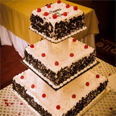 Black Forest Cake Decoration Square, Black Forest Wedding Cake, 3 Tier Square Cake, Two Tier Chocolate Cake, Black Forest Wedding, Black Forest Cake Decoration, Forest Wedding Cake, Wedding Cake Forest, Cake 3 Tier