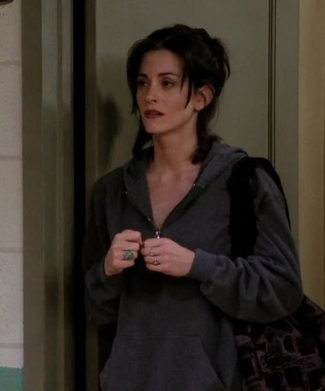 Monica Friends, Jennifer Aniston Legs, 2000s Clothes, Monica Geller, Fashion Drawing Dresses, Friend Outfits, Friends Tv Show, Friends Tv, 가을 패션