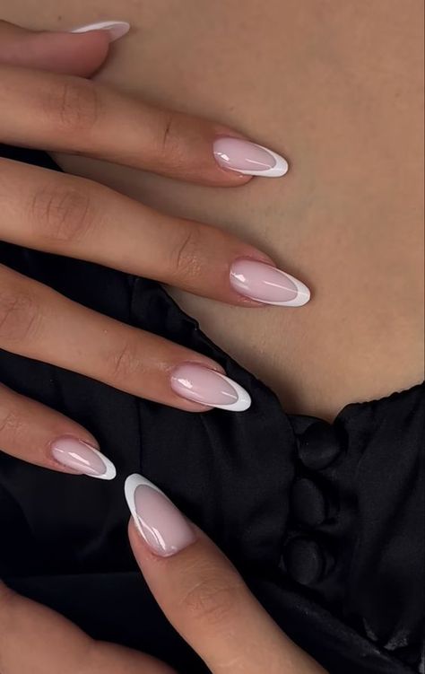 Long Oval French Tip Nails, Ongles Gel French, Paznokcie Hello Kitty, Kutek Disney, Manikur Kuku, Nagellack Trends, Graduation Nails, Nagel Tips, Casual Nails