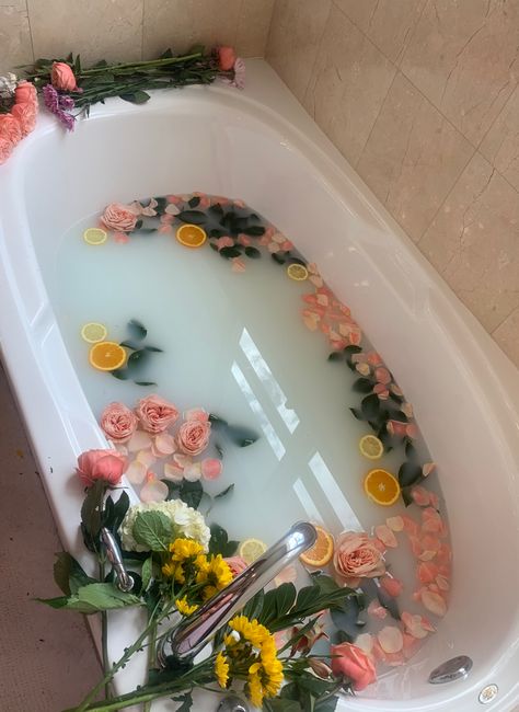 Milk Flower Bath, Goddess Bath, Bathtub Aesthetic, Bathing Rituals, Bath Aesthetic, Milk Bath Photography, Goddess Vibes, Bath Photography, Bathtub Decor