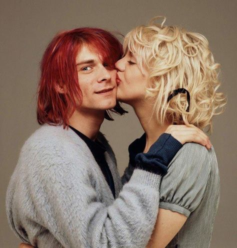 Kurt Cobain and Courtney Love.... Me busts the red hair Courtney Love, Kurt Cobain, Two People, Red Hair, Red, Hair