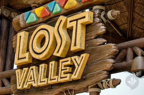 #signage @Dan Pearlman #samsung everland #graphics Theme Park Signage Design, Theme Park Signage, Resort Signage Design, Zoo Signage, Wood Signage, Park Signage, Kids Room Sign, Disney Sign, Center Signs