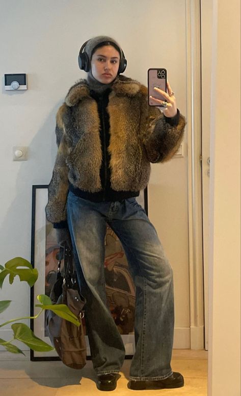 Fluffy Gilet Outfit, Cold Layered Outfits, Freezing Cold Outfits, Statement Jacket Outfit, Winter Layered Outfits, Fur Jacket Street Style, Sylvester Outfit, Afghan Coat Outfit, Russian Style Fashion