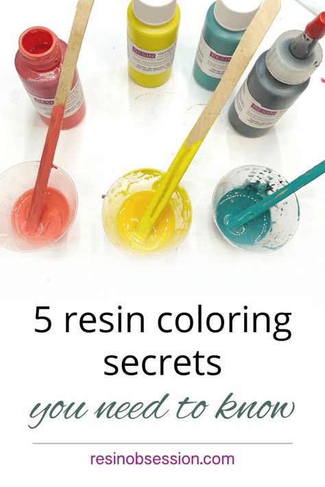 Diy Uv Resin Crafts For Beginners, Epoxy Resin Techniques, Resin Hacks, Coloring Resin, Uv Resin Crafts, How To Make Resin Jewelry, Diy Resin Jewelry, Resin Techniques, Slippers High Heels