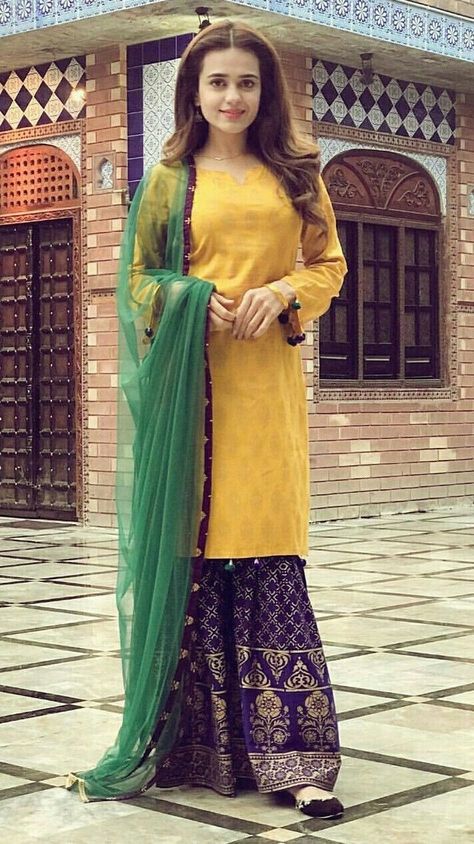 Mehndi Outfit Pakistani Simple, Simple Mehndi Dresses, Sumbul Iqbal, Pakistan Street, Mehndi Outfit, Eastern Dresses, Mehndi Dresses, Fancy Suit, Pakistani Wedding Outfits