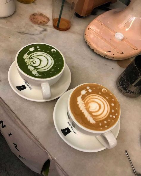 Coffee to Go on Instagram: “How incredible is this snail latte art! What would you rate it out of 10? 🐌☕️ 📸: @barista_huu …………….. Sent a coffee dm and become part of…” Coffee Latte Art, Coffee Bars In Kitchen, Coffee Barista, Cafe Art, Coffee To Go, Cafe Latte, Iced Latte, Coffee Design, Coffee Accessories