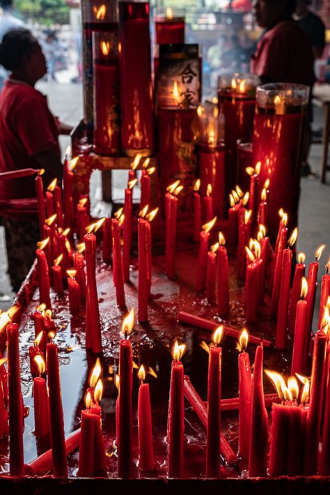 Many Lit Candles On The Table In Jin De Yuan (Indonesia) Street Photography Camera, Chinese Temple, Red One Piece, Red Candles, Photography Camera, To Heaven, End Of The Year, Bw Photo, Incense Sticks