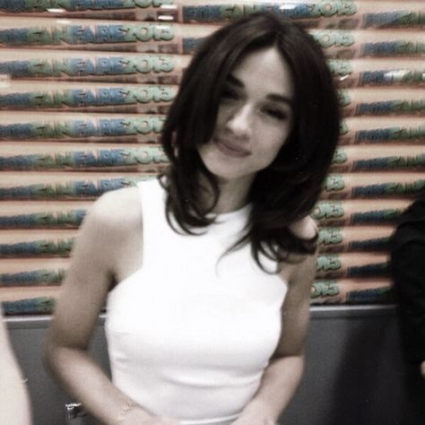 crystal reed icon Crystal Reed Aesthetic, Crystal Reed Hair, Crystal Reed Icons, Crystal Reed Style, Teen Wolf Actors, Crystal Reed, Teen Wolf, Basic Tank Top, Actresses