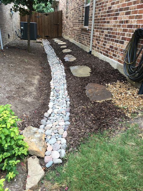 Side Yard Water Drainage, Rock River Drainage, Narrow Dry Creek Bed, Side Yard Drainage Solutions, Dry Rock Bed For Drainage, Rocks For Drainage, Rock Drainage, Dry Riverbed Landscaping, Gutter Drainage