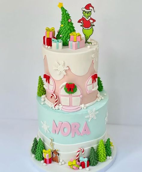 She’s A Sweet One Grinch Birthday, Cindy Lou Who Birthday Cake, Christmas Cake Grinch, Whoville First Birthday, Grinch Bday Cake, Cindy Lou Birthday Party, Grinch Birthday Cake Girl, Pink Grinch Party, Cindy Lou Who Cake