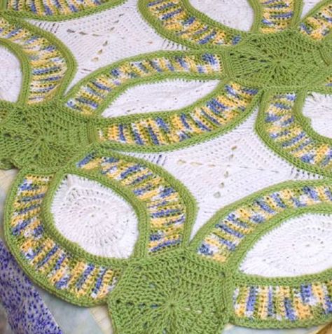 Crocheted double wedding ring afghan-picture only Heirloom Wedding Rings, Crochet Quilt Pattern, Ring Crochet, Rings Heart, Double Wedding Ring, Ring Quilt, Double Wedding Ring Quilt, Double Wedding Rings, Wedding Ring Quilt