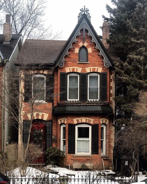 Yesenia Perez-Cruz on Instagram: “Thankfully it’s been warmer in Toronto 🙏” Cabbagetown Toronto, Brick Victorian Homes, English Townhouse, Toronto Architecture, Toronto Houses, Pretty Homes, Shotgun House, Sims Houses, Canada Ontario